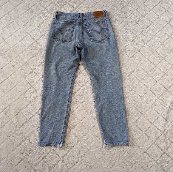 Levi's Jeans Women's 28 Blue Shut Up Wash Wedgie Fit High-Rise Raw Hem 27” - Picture 3 of 11